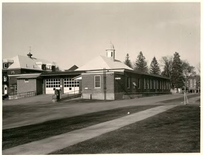 File:NYromebldg laundry.jpg
